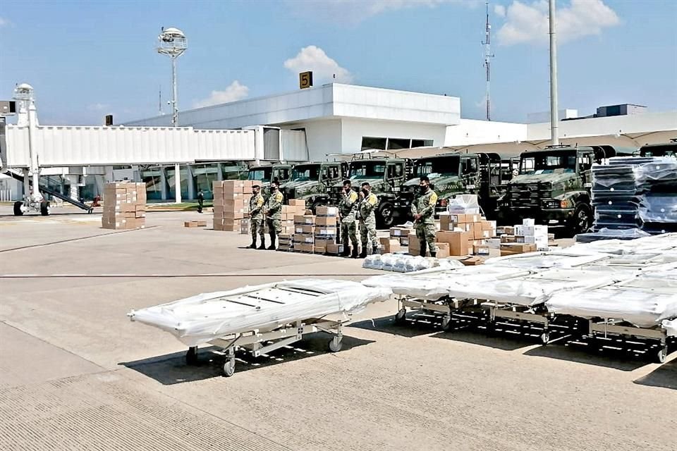 El Gobernador de Tabasco, Adán Augusto López, informó que ayer llegó al Aeropuerto Internacional de Villahermosa un avión de la Sedena con equipos médicos para reforzar la atención en hospitales.