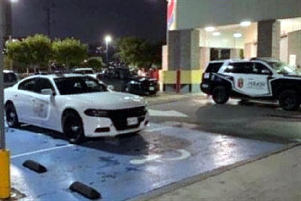 Ladrones intentaron despojar de un reloj Rólex a un hombre en el Costco de Valle Oriente.