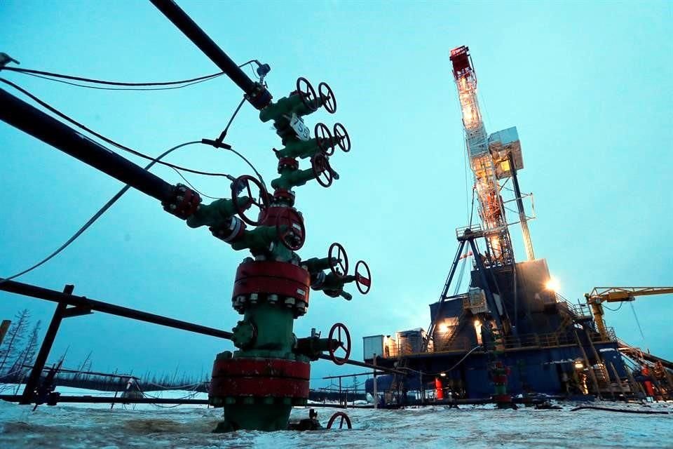 El petróleo subió pese al reporte del API de un alza en los inventarios de crudo mayor a la esperada.