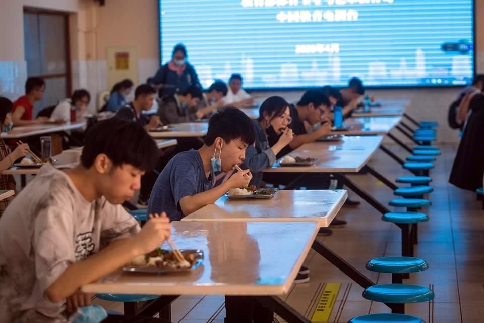 El regreso a clases se llevó a cabo bajo medidas de distanciamiento para evitar rebrotes.