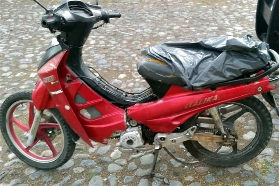 La motocicleta, con reporte de robo del 31 de enero del año 2000, sería propiedad de la cadena El Pollo Pepe.