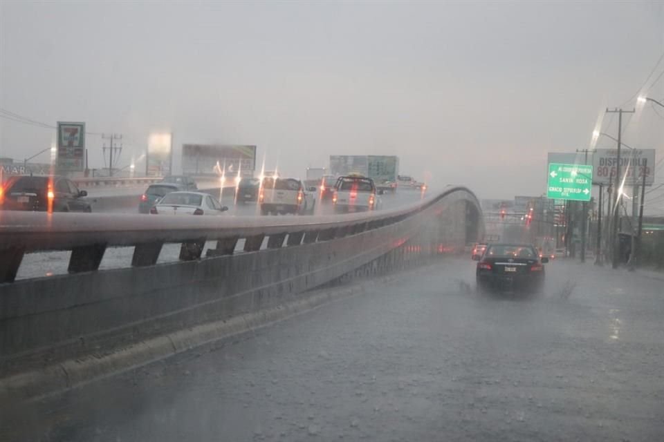 Av. Miguel Alemán, a la altura de Isidoro Sepúlveda.