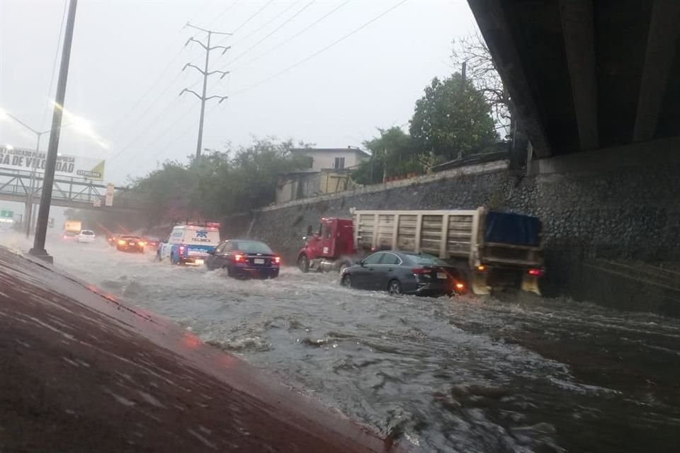 Av. Morones Prieto, a la altura de Pedro Martínez.