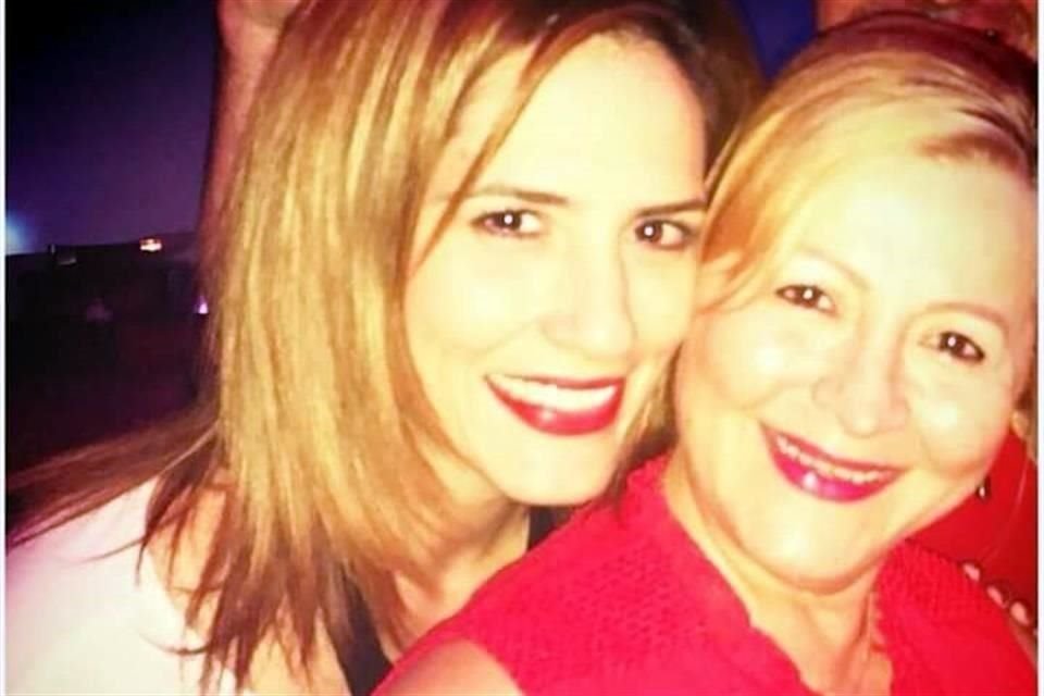 Cristy Guajardo y  Cristina Guerra de Guajardo