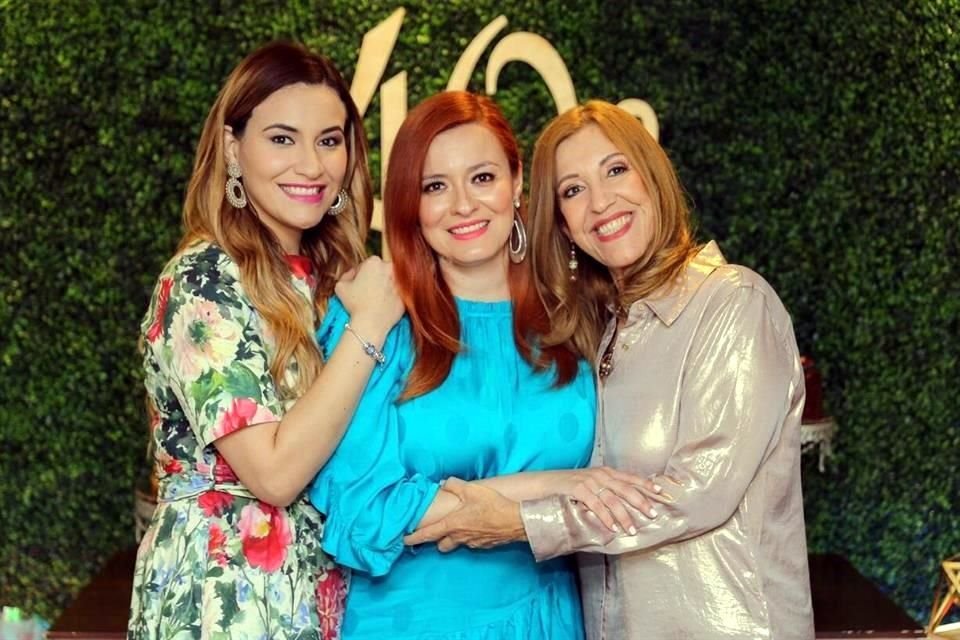 Janine Villarreal, Silvia Villarreal y Silvia Campos