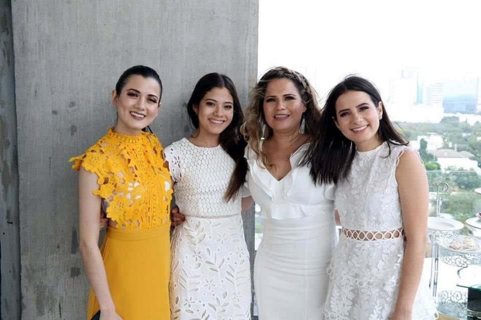 Lorena Salinas, Mariann Salinas, Nelly Montelongo y Nayeli Salinas