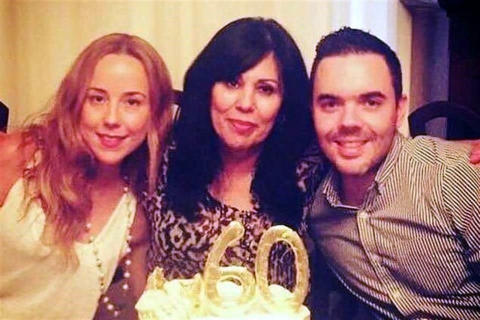 Cecilia Vázquez, Dolores González de Vázquez y Añberto Vázquez