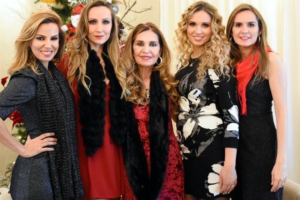 Melissa, Lorena Cavazos, Maru Moeller de Cavazos, Daniela y Maru Cavazos