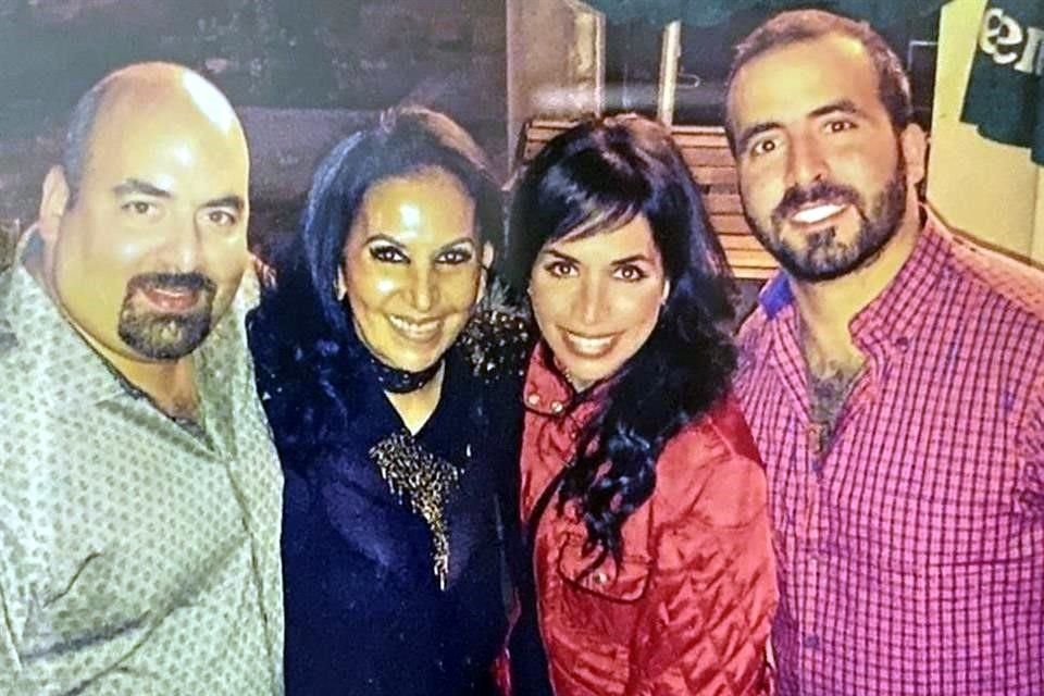 Rolando Batarse, Gina Manllo Kalifa, Renata Batarse y Paco Batarse