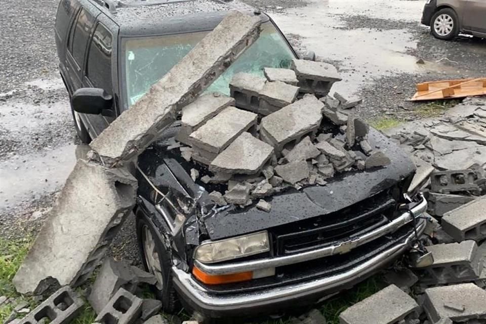 Decenas de autos resultaron dañados por la tormenta.