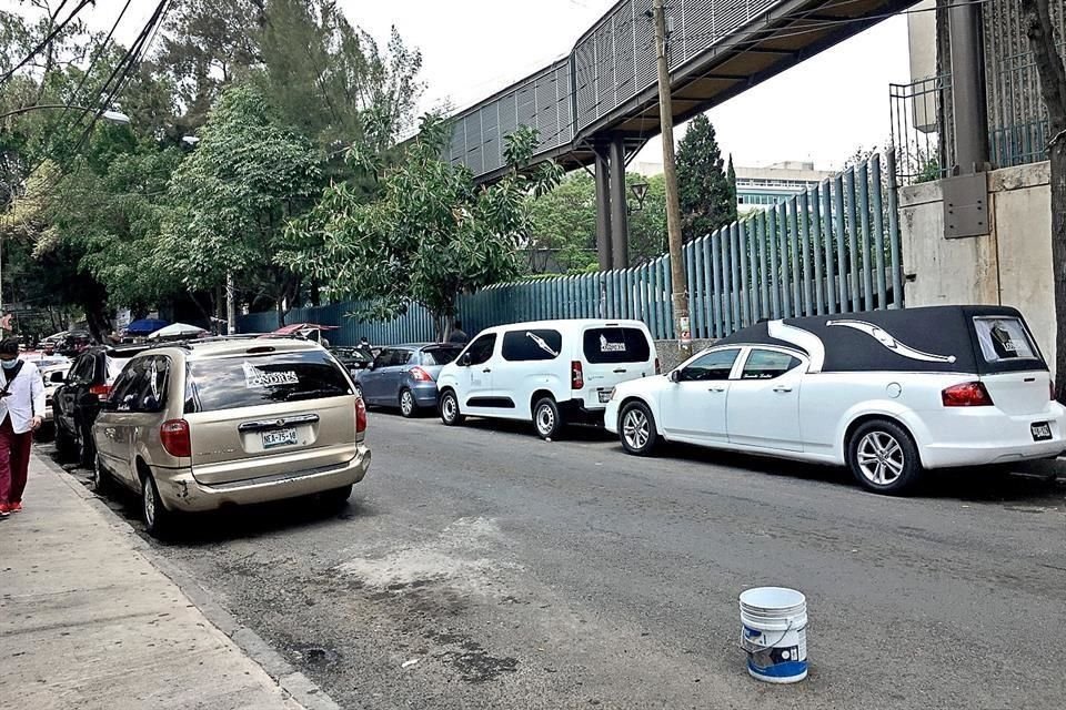 Las áreas de Patología del IMSS, en La Raza, quedaron rebasadas en la primera semana de mayo.