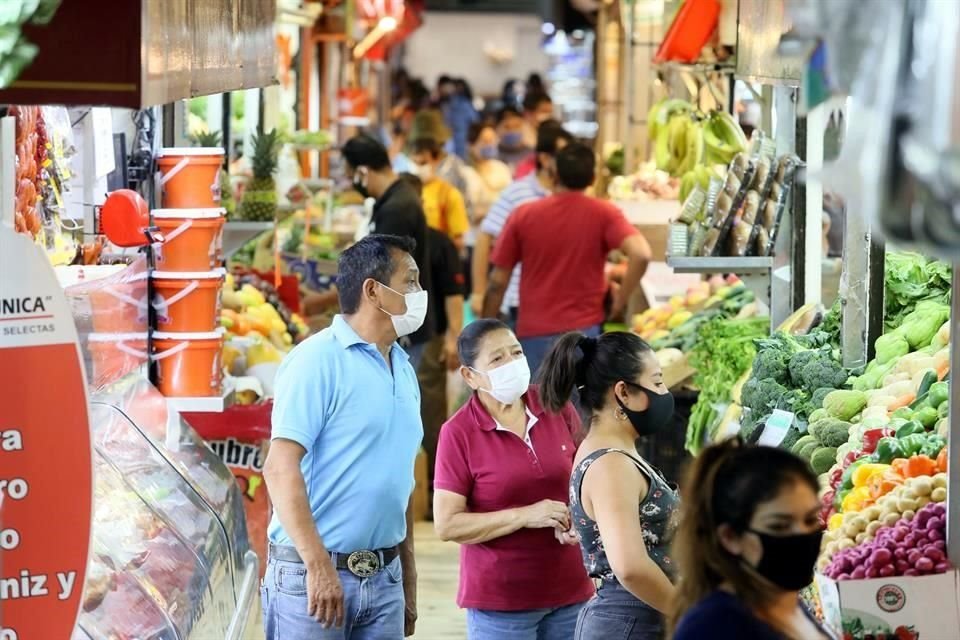 Según el Consejo Agroalimentario de Jalisco, por el temor que tiene la gente de comprar algo en fresco ha provocado una baja en el consumo de frutas.