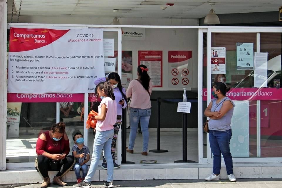 De acuerdo con el Coneval, los efectos de la crisis sanitaria podrían revertir los avances en la última década en los indicadores de desarrollo social.