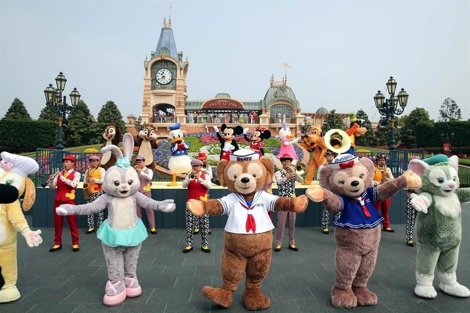 Disneyland Shanghái es el primer parque de diversiones del mundo en reabrir sus puertas luego del cierre debido a la pandemia de Covid-19