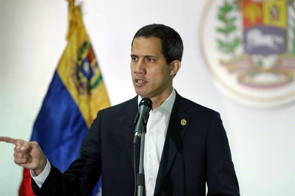 Guaidó sostuvo que la comisión que creó tiene el objetivo de 'evaluar' las opciones para buscar una transición democrática en Venezuela.