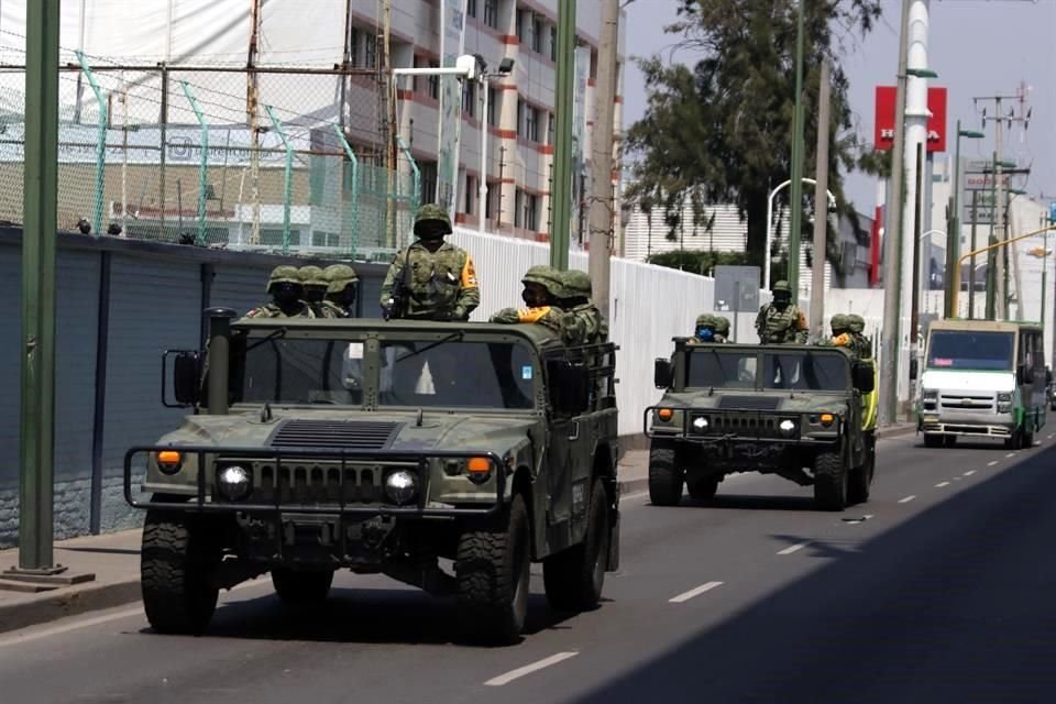 El Ejército recorrió hoy calles de Iztapalapa.