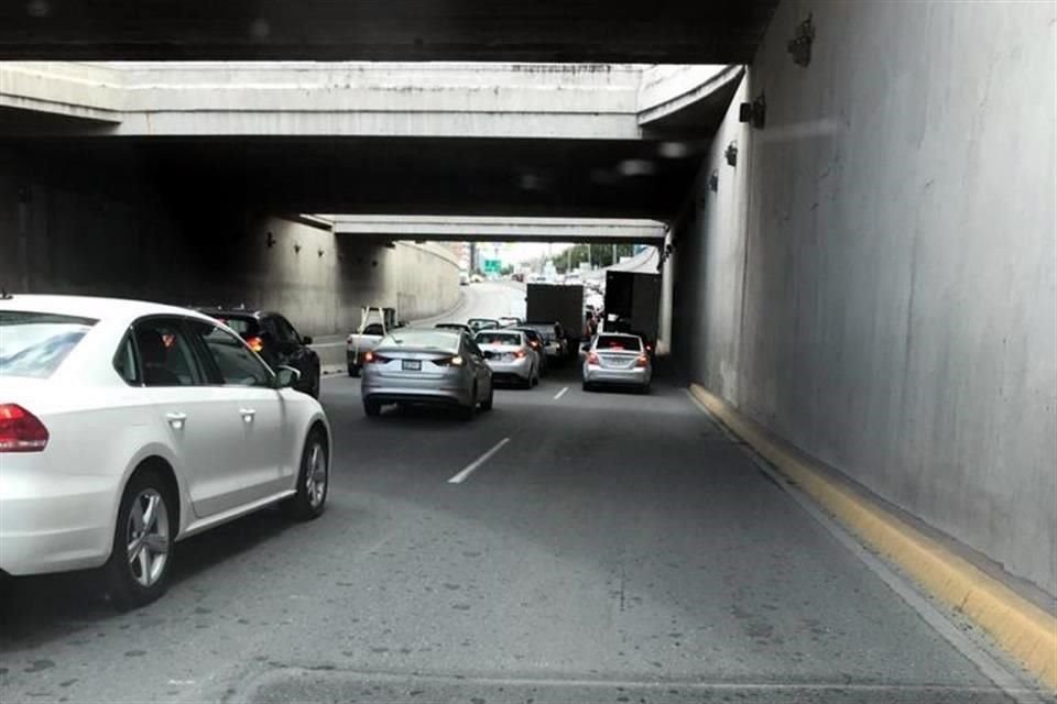 El accidente dejó problemas de vialidad en ambos sentidos de la Avenida Revolución.