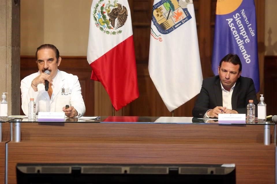 Manuel de la O (izq.) no precisó el nombre de la empresa.