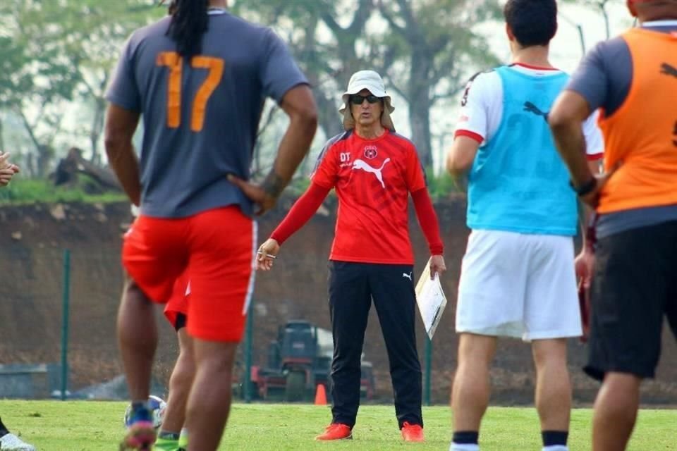 A Floro no le agradó su estancia en el futbol de Costa Rica.