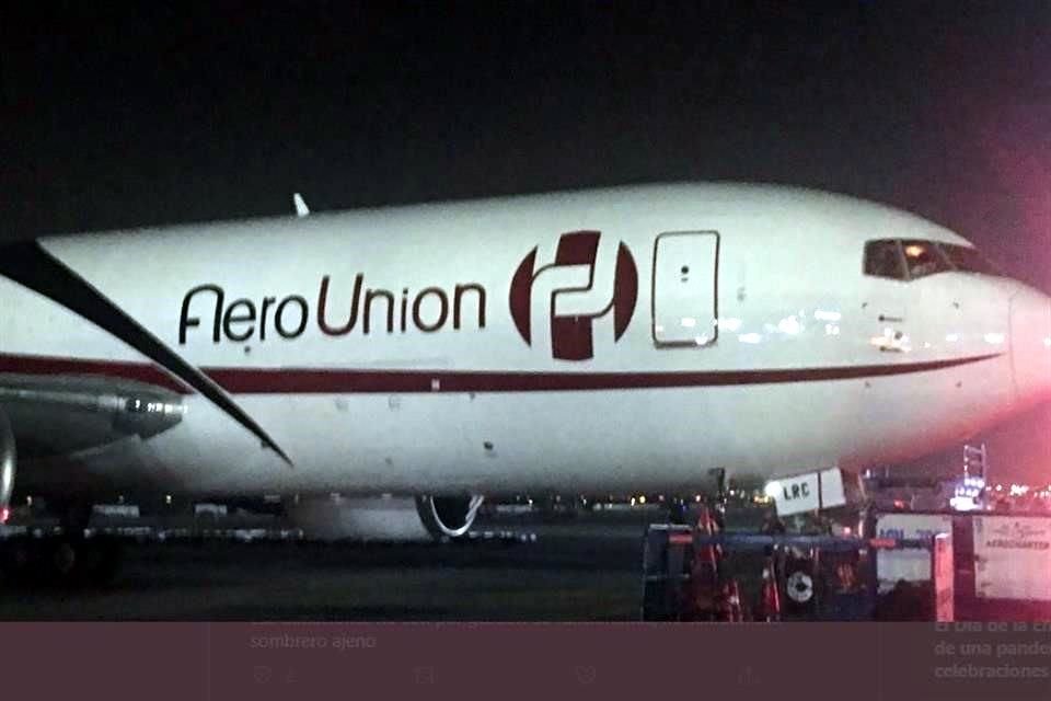 La aeronave llegó anoche a las 22:00 horas al Aeropuerto Internacional de la Ciudad de México.