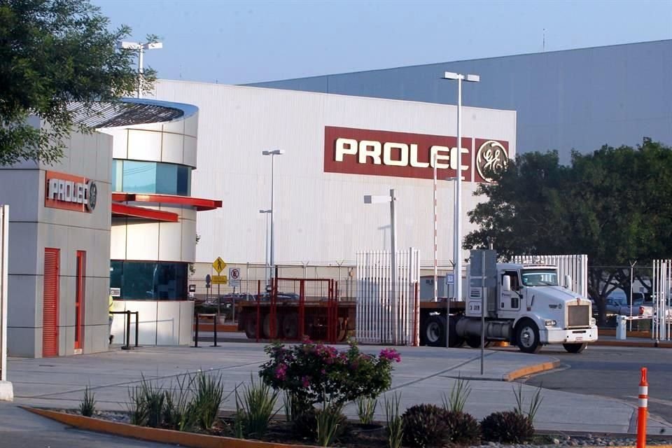 César Garza apuntó que aunque ayer se dio a conocer que eran seis los trabajadores infectados, posteriormente Salud estatal le precisó que eran dos.