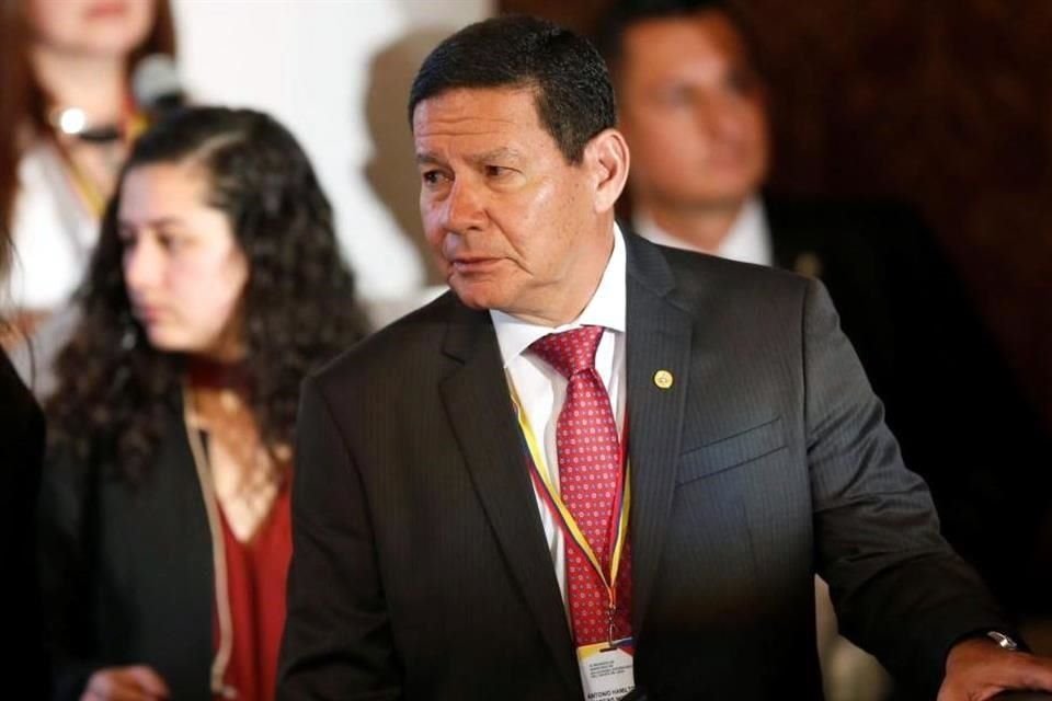 Hamilton Mourão y su esposa están aislados momentáneamente en la residencia oficial de Jaburu.