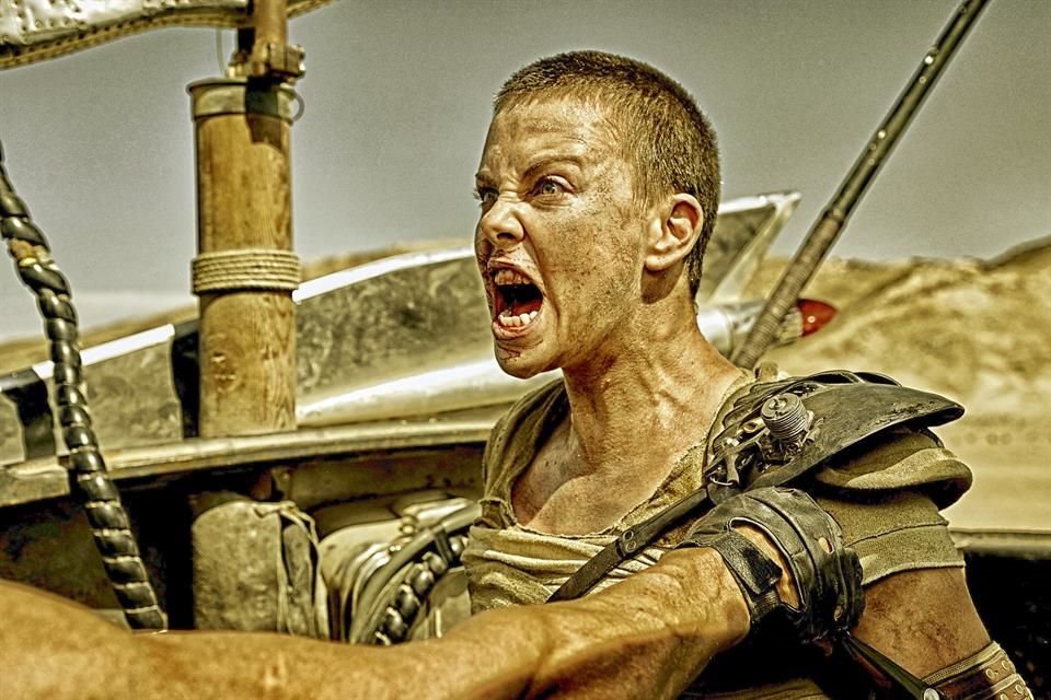 El guión que desarrolla la historia de Furiosa (Theron) se escribió desde antes de que se filmara la primera película.