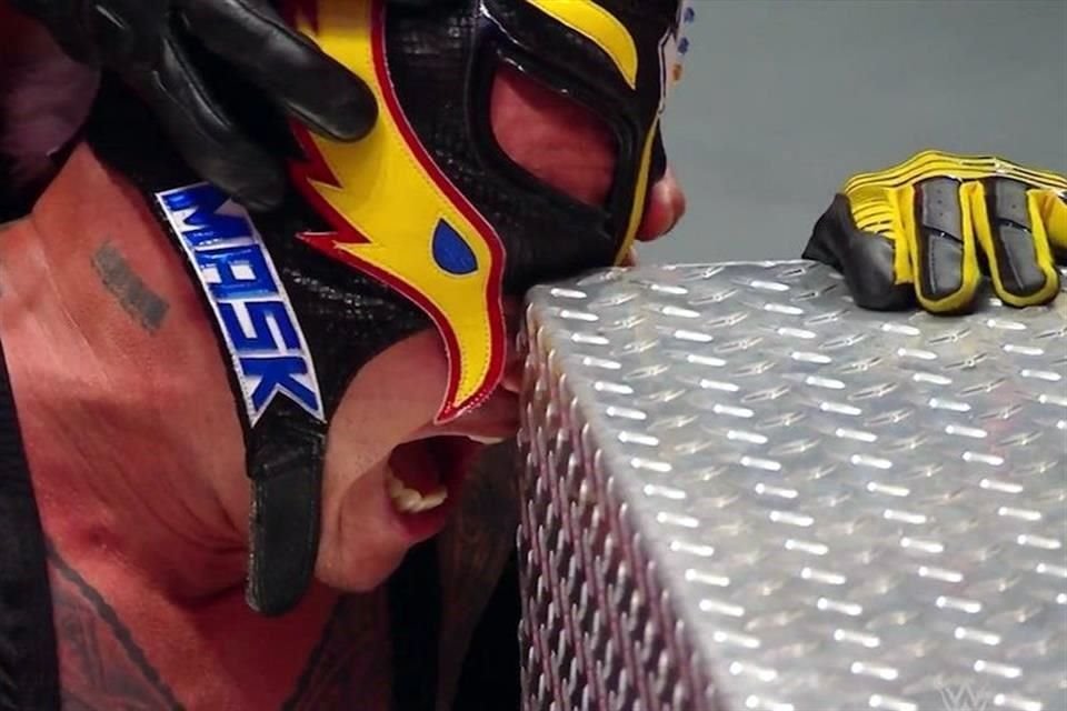 Rey Mysterio está delicado de salud.