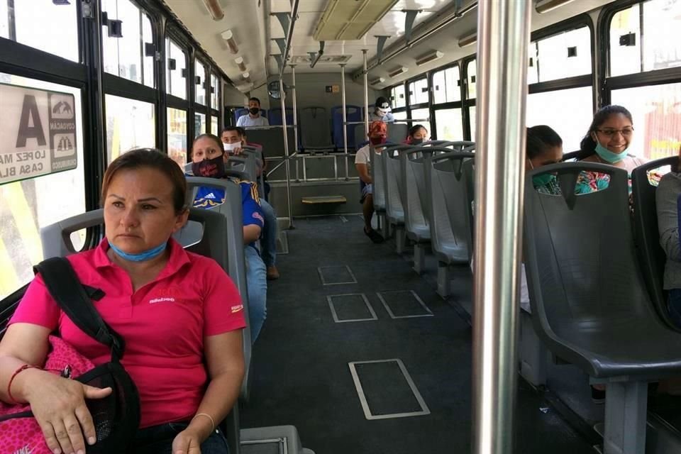 El servicio del transporte público reinició operaciones hoy en un horario corrido.
