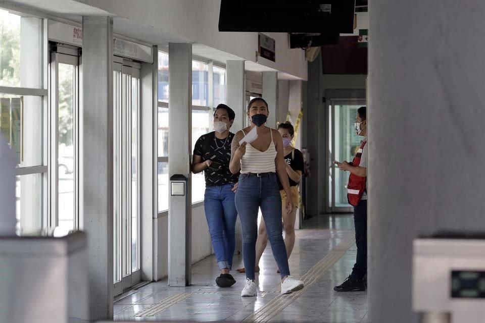 El regreso al horario corrido soprendió a usuarios.