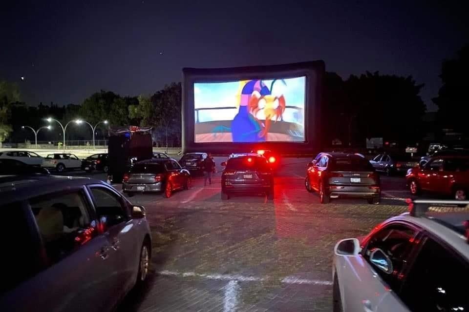 La cuenta de Cinemex Tlaquepaque compartió información de nuevo autocinema en Plaza Patria