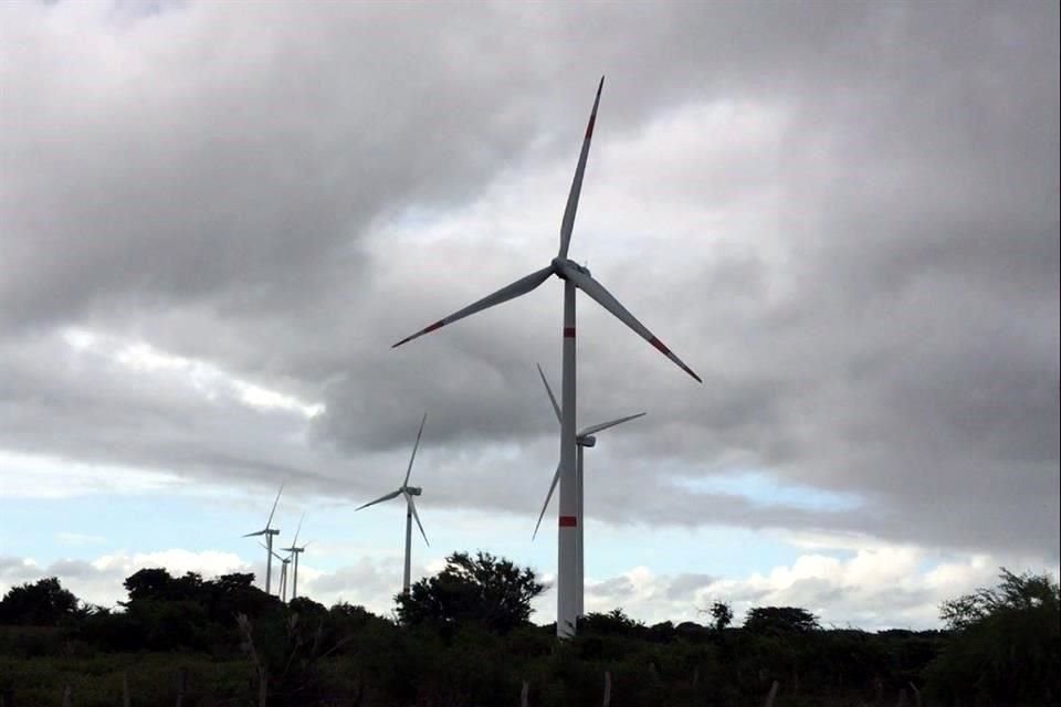 El funcionario abrió para Cemex tres plantas eólicas en el Istmo de Tehuantepec.