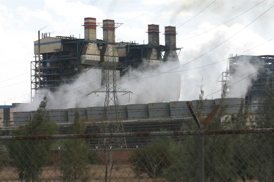 Apostar por reactivación de termoeléctricas al usar más combustóleo como energético tendrá efecto adverso en salud pública, alertaron expertos.