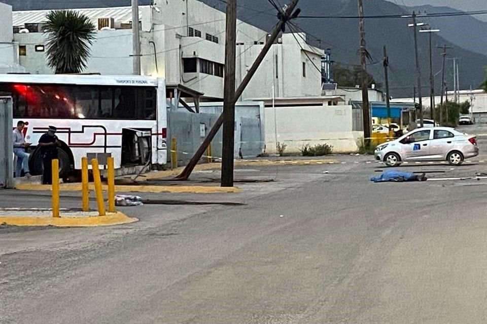 El accidente fue reportado alrededor de las 19:30 horas en el cruce de la calle Níquel y la Avenida Humberto Lobo, en la Colonia Parque Industrial Mitras.