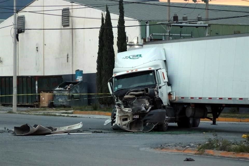 El accidente fue reportado alrededor de las 19:30 horas en el cruce de la calle Níquel y la Avenida Humberto Lobo, en la Colonia Parque Industrial Mitras.