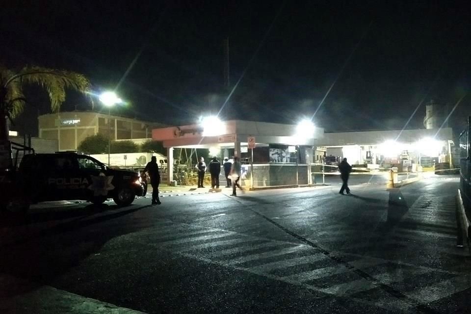 La movilización fue reportada a las 02:00 horas en el exterior de la empresa Green paper, ubicada en Camino al Mezquital y Avenida Las Torres, en San Nicolás.