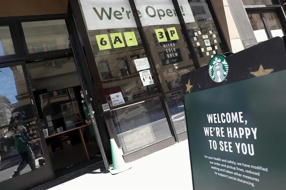 Starbucks también anunció que extenderá su política de licencia sin goce de sueldo hasta septiembre.