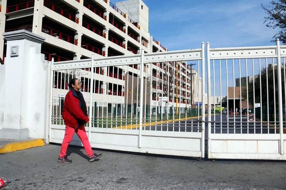 Estacionamiento del Hospital Universitario.