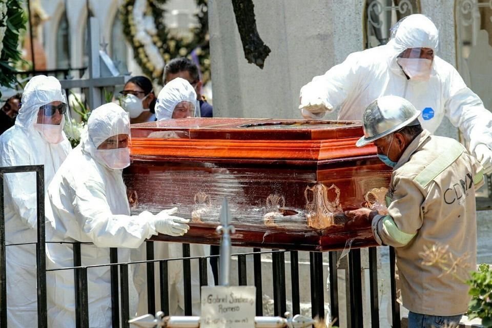 El domingo, en el informe oficial, el Gobierno capitalino reportó 20 mil 33 muertes y 290 mil 51 contagios confirmados.