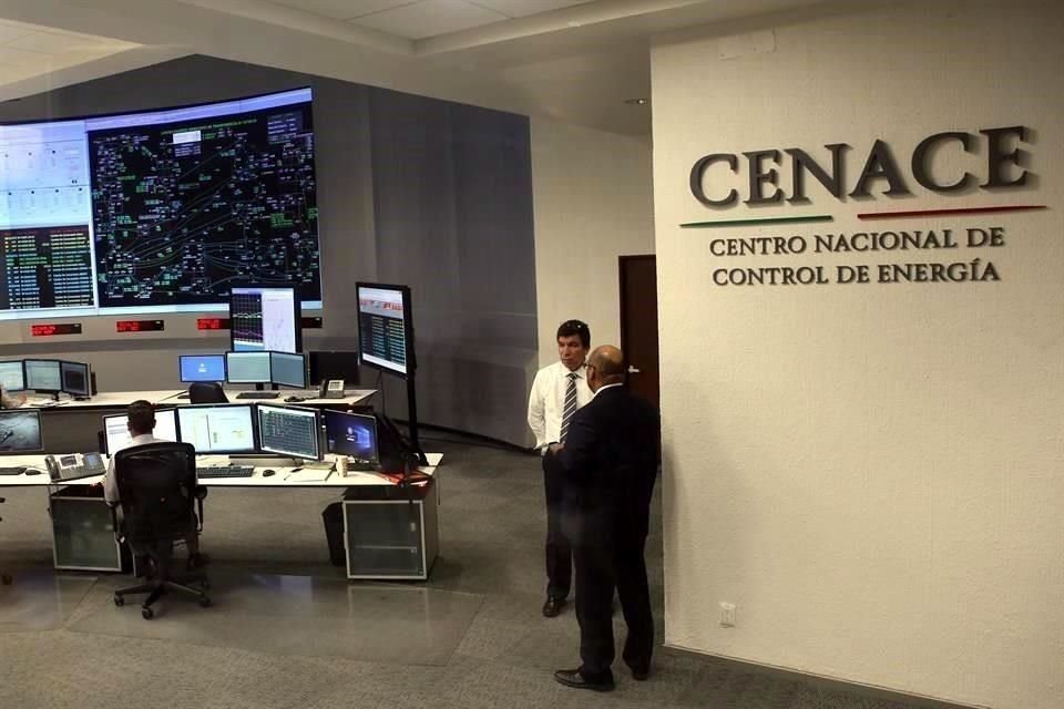 Aspectos de la sala de control del Centro Nacional de control de Energía (Cenace).