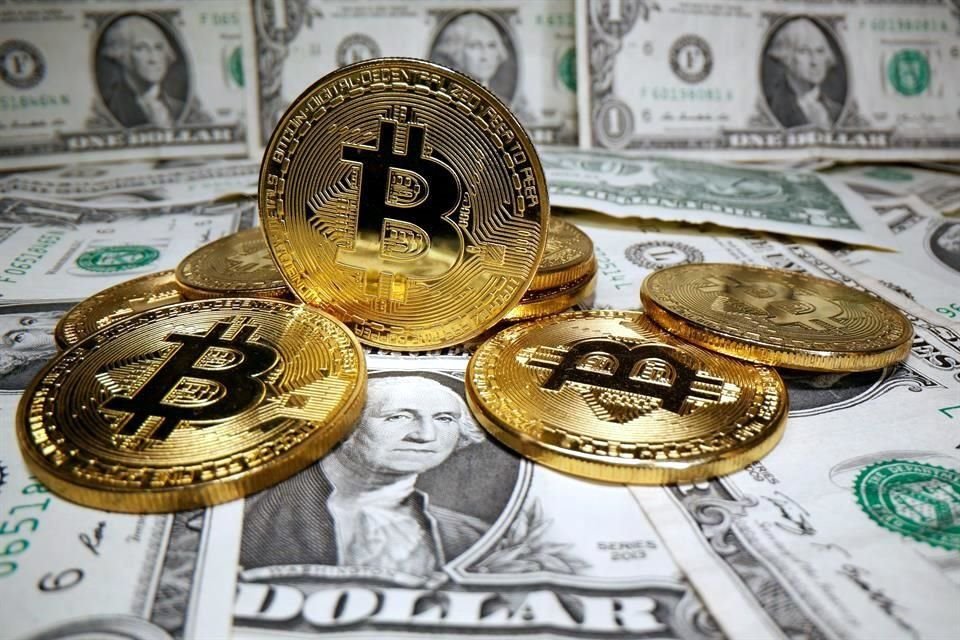 El precio del bitcoin se disparó a más de 20 mil dólares en diciembre de 2017 y se desplomó un 50 por ciento el mes siguiente.