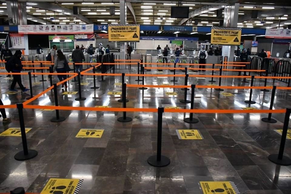 Las medidas del protocolo de sana distancia en el Metro comenzaron a aplicarse en la estación Cuatro Caminos, una de las más transitadas.