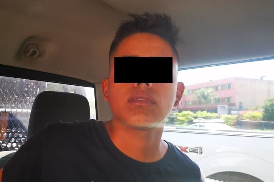 En un día, Brandon Javier robó tres tiendas de conveniencia y fue detenido por la Policía de Guadalajara en San Juan de Dios.