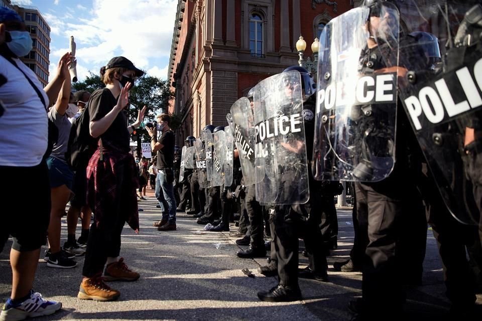 Cerca de la Casa Blanca se registraron choques entre la policía y los indignados.