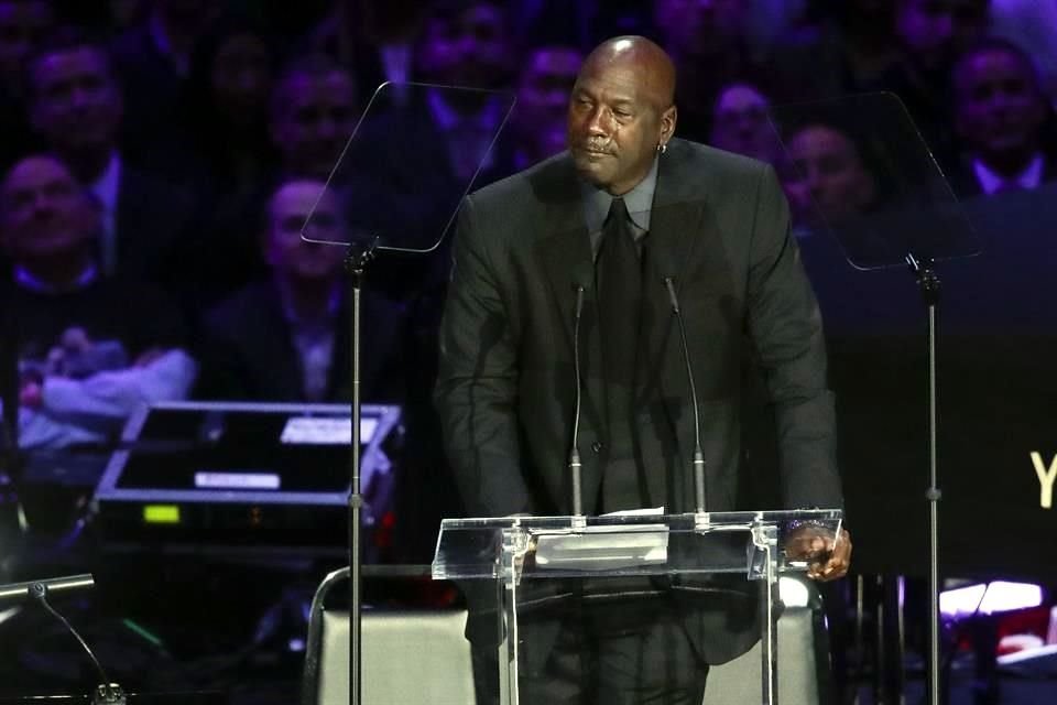 La máxima figura en la historia de la NBA lamentó la situación.