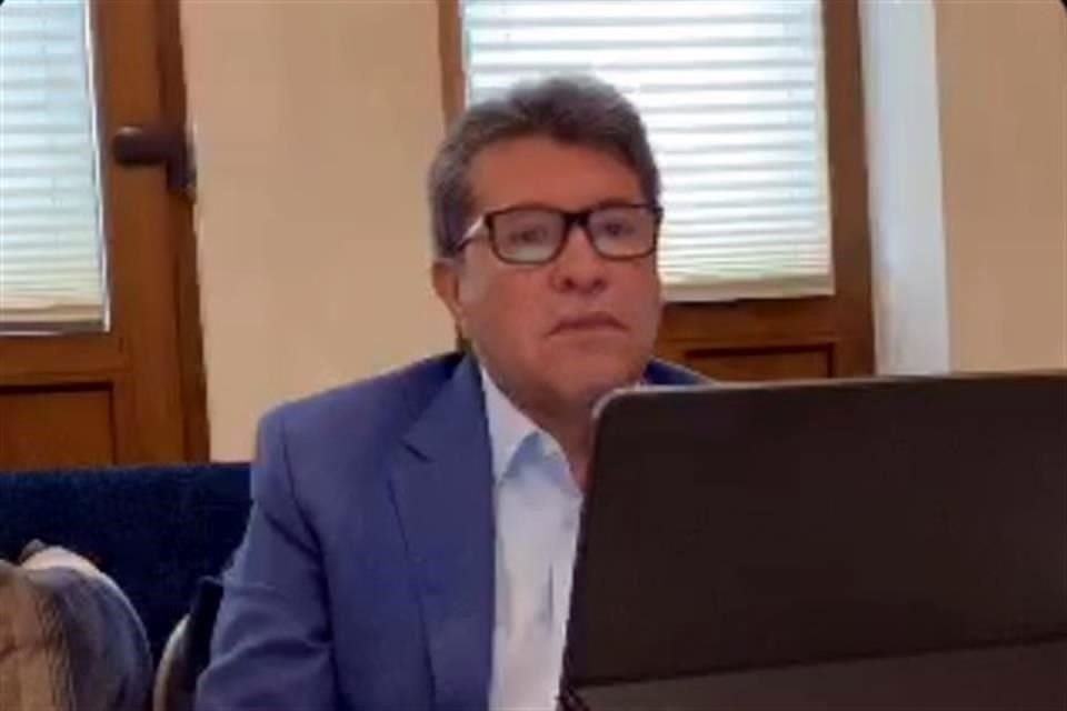 El senador Monreal en conferencia virtual con representantes de medios de comunicación.