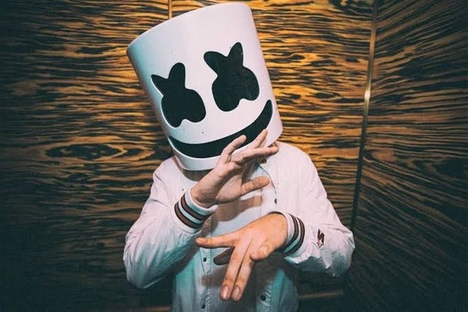 Artistas como Marshmello y Daft Punk también han portado sus creaciones.