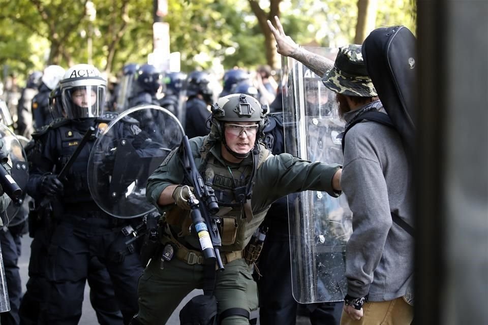 La policía retiró a los manifestantes que se encontraban cerca de la Casa Blanca.