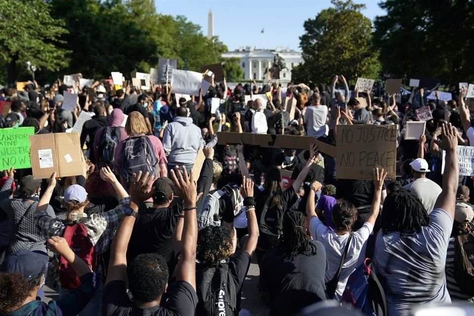 Las protestas por la muerte  de George Floyd tras ser deternido por la Policía de Minneapolis llegaron hasta la Casa Blanca.