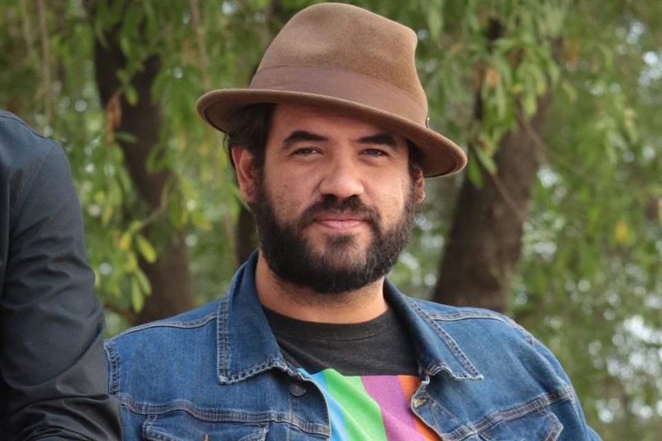 Mauricio Sánchez estrenó su nuevo sencillo 'Modo Avión'.